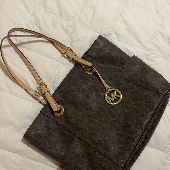 Michael Kors - Picture 1 of 9